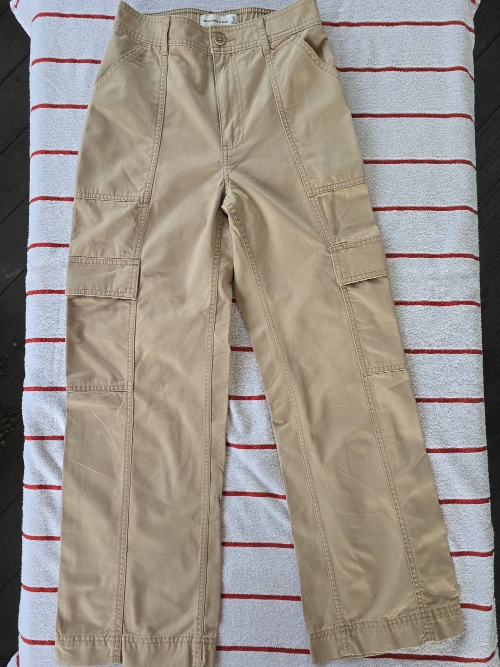 Women Abercrombie & Fitch Khaki Cargo Pants with Utility Pockets